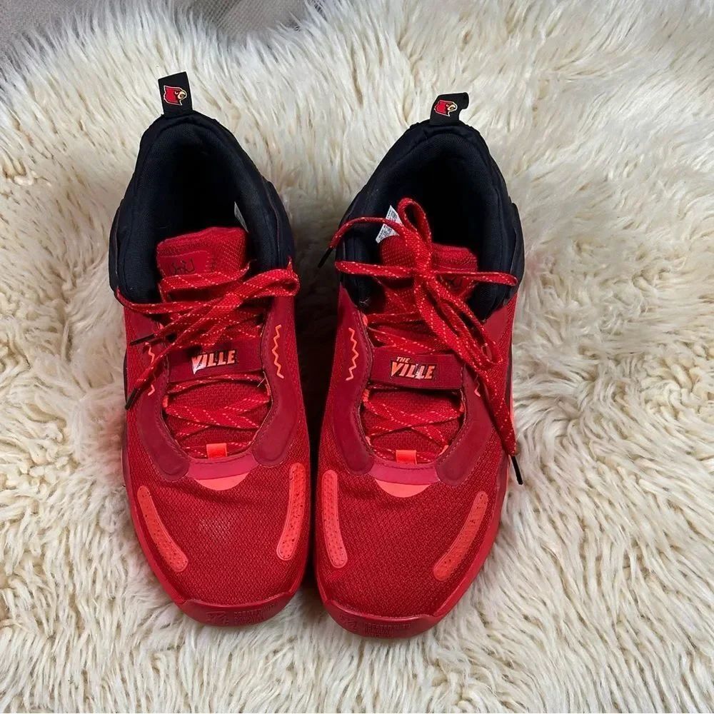 Adidas D.O.N. Issue 3 Louisville Cardinals
Basketball Shoes Red